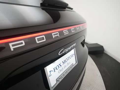 Certified 2022 Porsche Cayenne AWD/4WD image 33