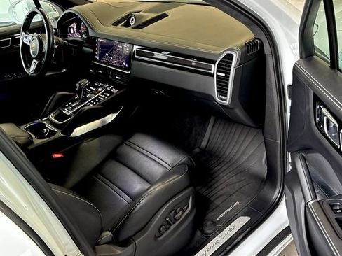 Used 2023 Porsche Cayenne Turbo AWD/4WD image 36