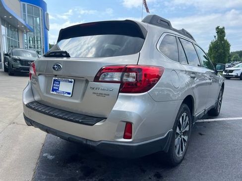 Used 2015 Subaru Outback 2.5i Limited AWD/4WD image 6