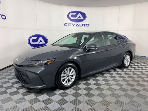 Used 2025 Toyota Camry LE image 7