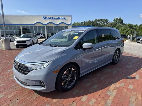 Used 2024 Honda Odyssey Elite image 4