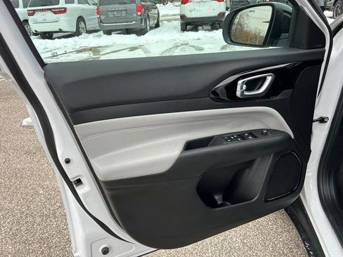 Used 2025 Jeep Compass Limited image 10