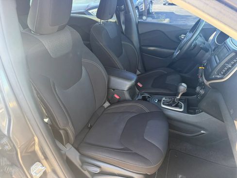 Used 2015 Jeep Cherokee Latitude FWD image 11