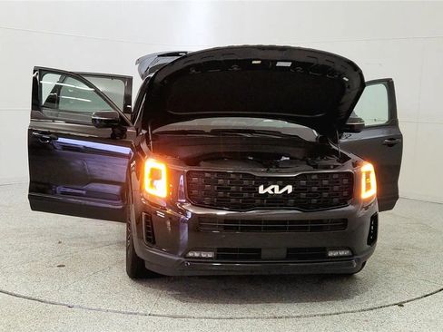 Used 2022 Kia Telluride SX w/ SX Prestige Package image 3