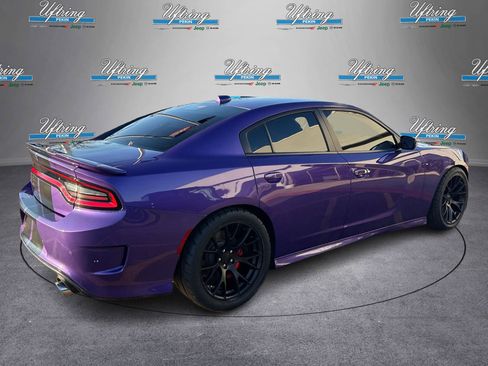 Used 2018 Dodge Charger SRT image 3