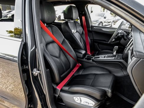 Used 2018 Porsche Macan GTS AWD/4WD image 40