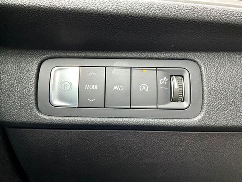 Used 2025 Chevrolet Traverse LT w/ Sun and Wheel Package AWD/4WD image 38