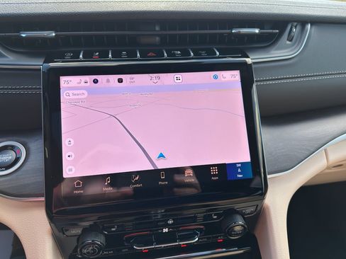 New 2025 Jeep Grand Cherokee Limited w/ Black Appearance Package image 15