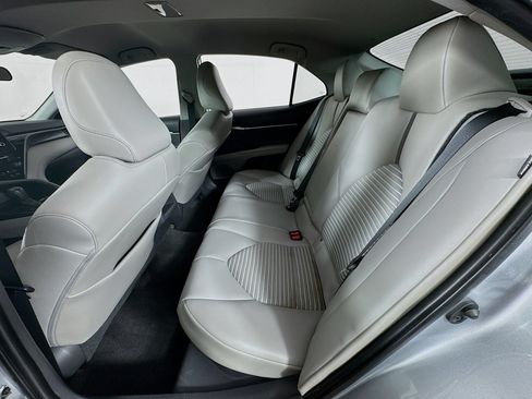Used 2021 Toyota Camry SE FWD image 17