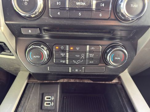 Used 2017 Ford F350 Lariat w/ Chrome Package image 15