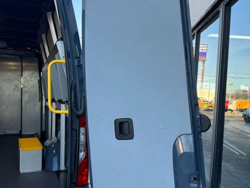 Used 2019 Mercedes-Benz Sprinter 170 image 18