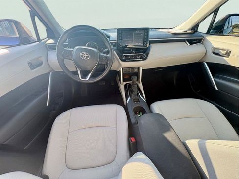 Used 2022 Toyota Corolla Cross LE w/ Moonroof Package FWD image 11