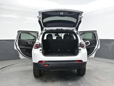 Used 2025 Jeep Compass Trailhawk AWD/4WD image 39