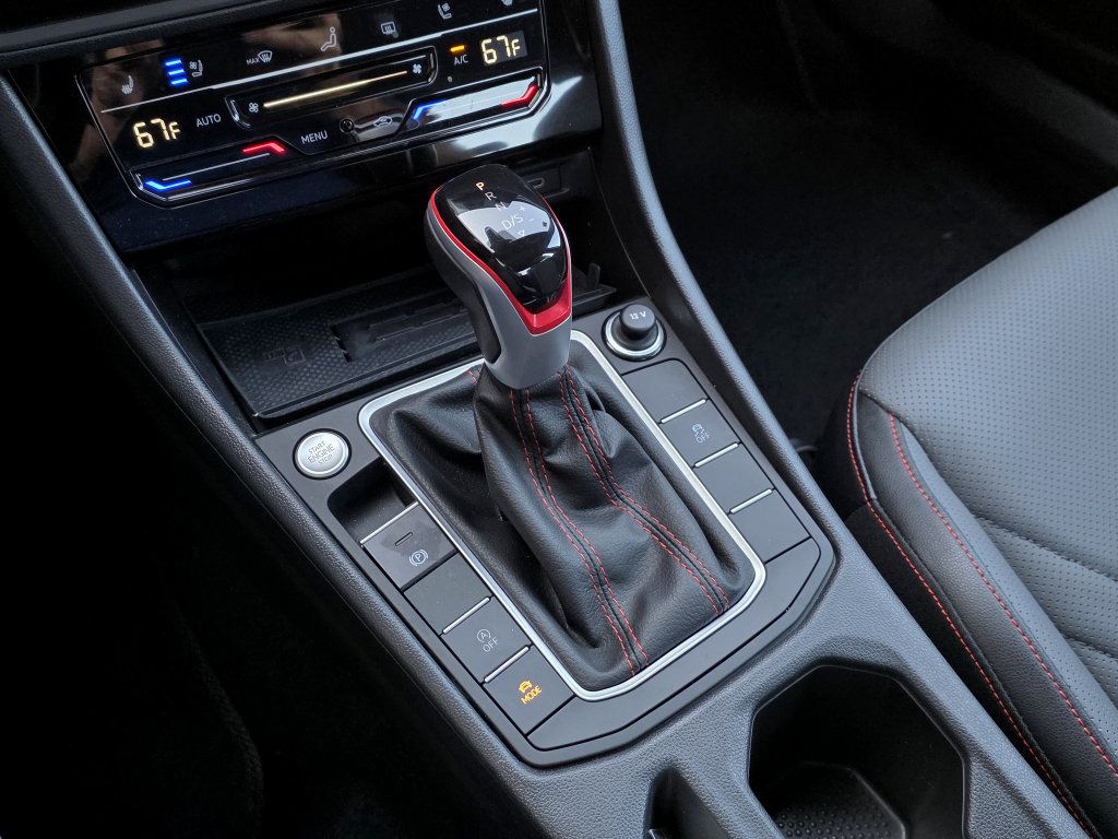 Used 2025 Volkswagen Jetta GLI Autobahn FWD image 37