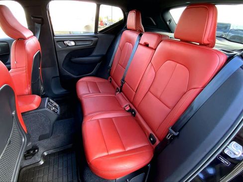 Used 2020 Volvo XC40 T5 Momentum image 20