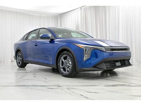 New 2025 Kia K4 image 2