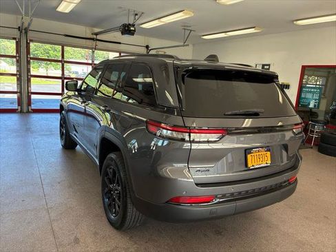 Certified 2024 Jeep Grand Cherokee Altitude AWD/4WD image 15