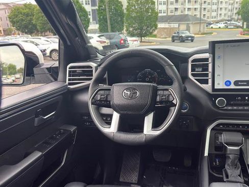 Used 2024 Toyota Sequoia Platinum AWD/4WD image 28