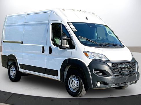 Used 2024 RAM ProMaster 2500 w/ Convenience Group FWD image 2