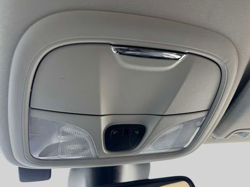 Used 2023 Jeep Cherokee Altitude Lux image 37