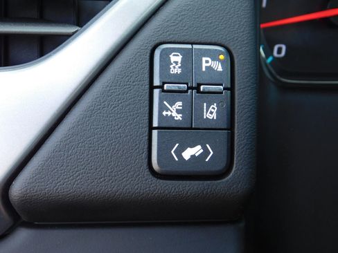 Used 2015 Chevrolet Tahoe LTZ AWD/4WD image 30