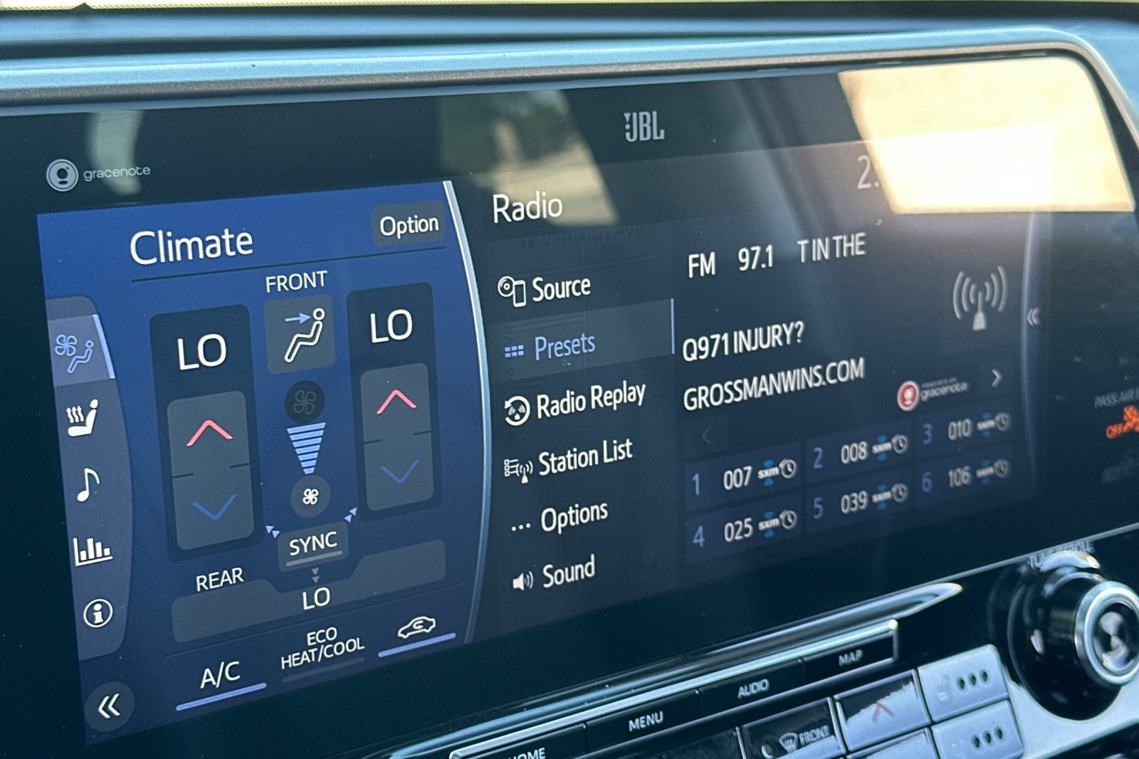 Certified 2021 Toyota Highlander Limited AWD/4WD image 19