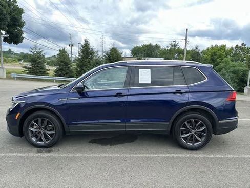 Used 2022 Volkswagen Tiguan SE AWD/4WD image 2
