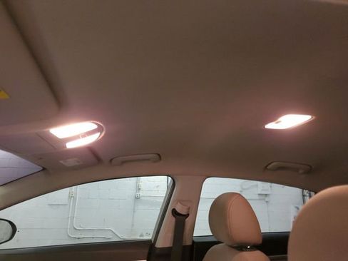 Used 2019 Hyundai Elantra SE image 22