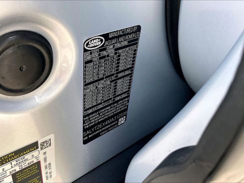 Used 2021 Land Rover Range Rover Velar R-Dynamic S image 16