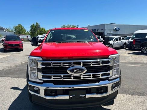 New 2025 Ford F550 4x4 Crew Cab w/ XLT Value Package image 8