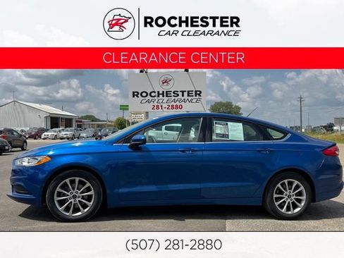Used 2017 Ford Fusion SE FWD image 1