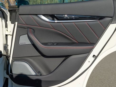 Used 2020 Maserati Levante GranSport image 31