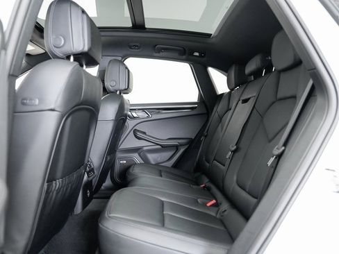 Used 2025 Porsche Macan image 24