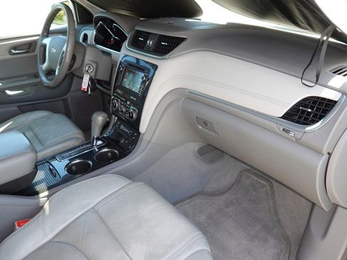 Used 2015 Chevrolet Traverse LT FWD image 22
