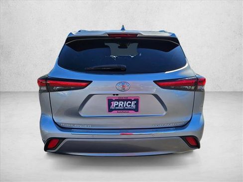 Used 2023 Toyota Highlander Platinum AWD/4WD image 7