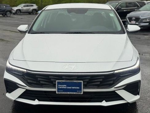 Certified 2025 Hyundai Elantra SE w/ Cargo Package FWD image 2