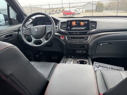 Certified 2025 Honda Passport TrailSport image 10