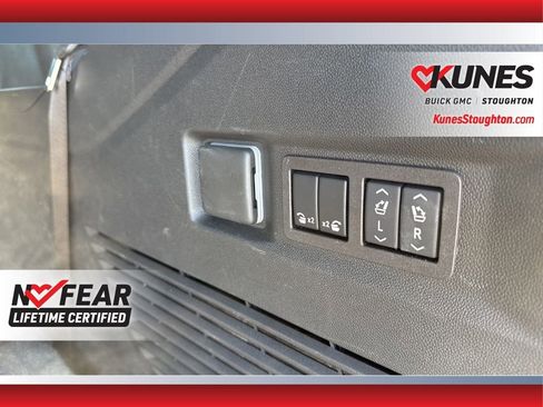 Used 2025 GMC Yukon AT4 w/ AT4 Premium Package image 36