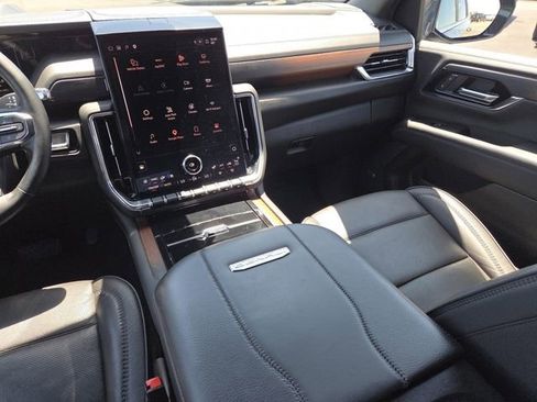 Used 2025 GMC Yukon Denali AWD/4WD image 34