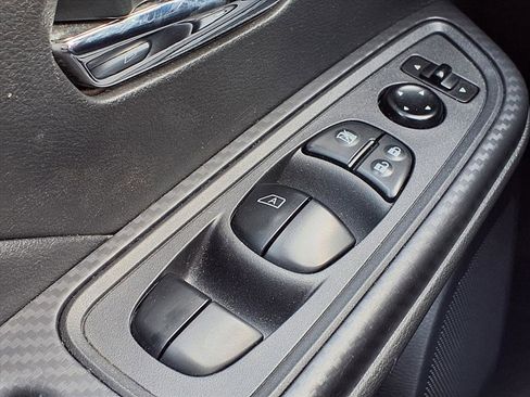 Used 2023 Nissan Versa SV image 18