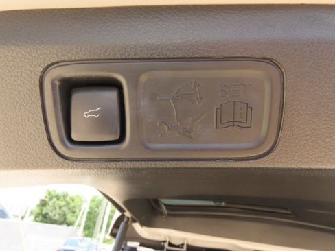 Used 2021 Lincoln Navigator Reserve w/ Luxury Package RWD image 13