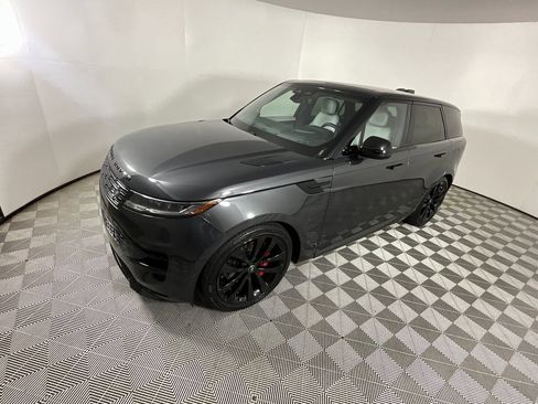 Used 2025 Land Rover Range Rover Sport Dynamic SE image 9
