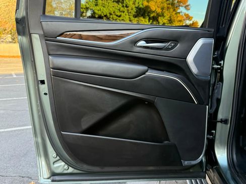 Used 2024 Cadillac Escalade ESV Sport Platinum w/ LPO, ONYX Package image 27