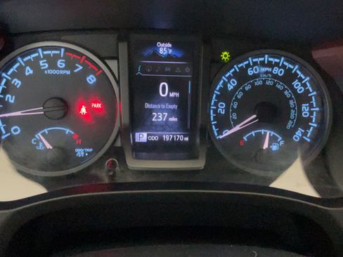 Used 2016 Toyota Tacoma TRD Sport AWD/4WD image 8