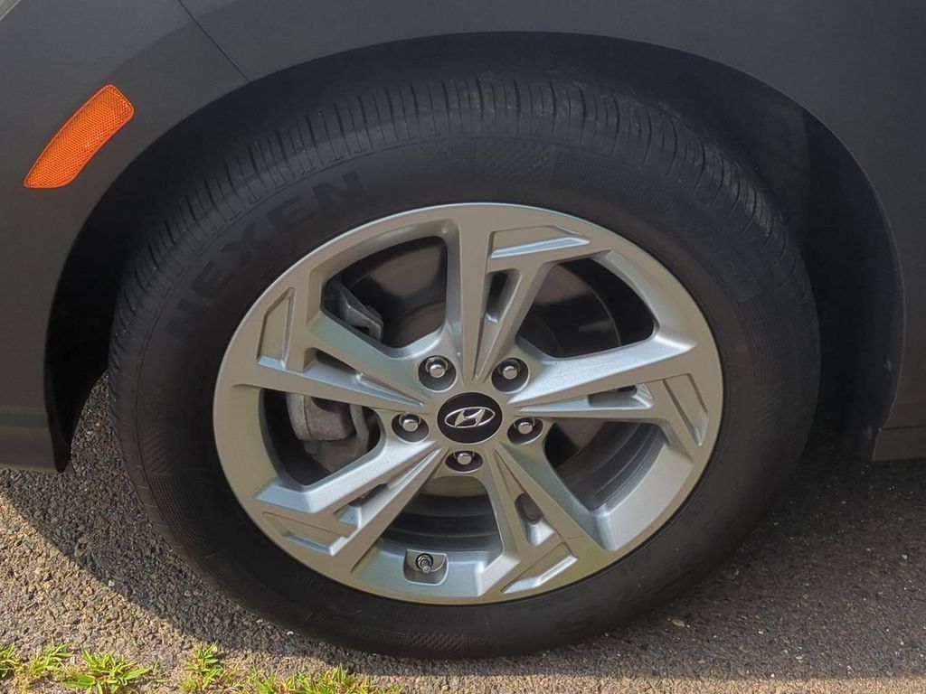 Used 2023 Hyundai Kona SEL AWD/4WD image 10