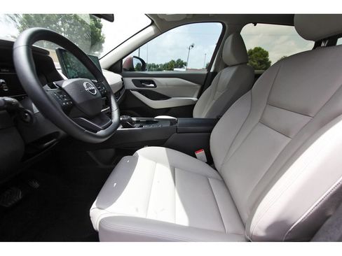 Used 2025 Nissan Rogue SL w/ SL Premium Package FWD image 15