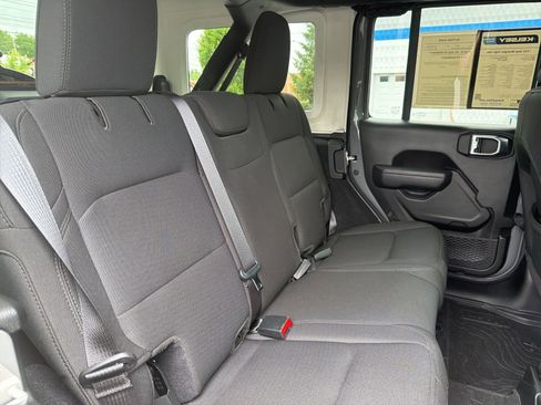 Used 2023 Jeep Wrangler Unlimited Sport AWD/4WD image 25