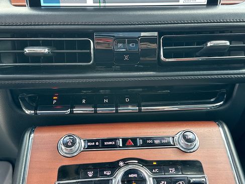 Used 2021 Lincoln Aviator Reserve w/ Equipment Group 201A AWD/4WD image 17