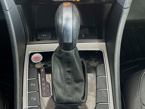 Used 2022 Volkswagen Passat 2.0T image 25