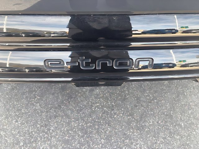 Used 2024 Audi Q8 e-tron Premium Plus AWD/4WD image 10